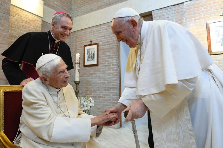 /imagenes/benedicto-y-francisco.jpg